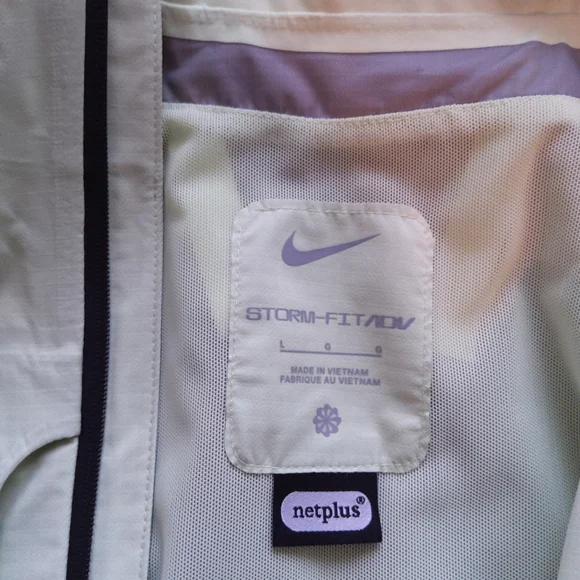 Nike Men's Light Green Jacket - Picture 12 of 12